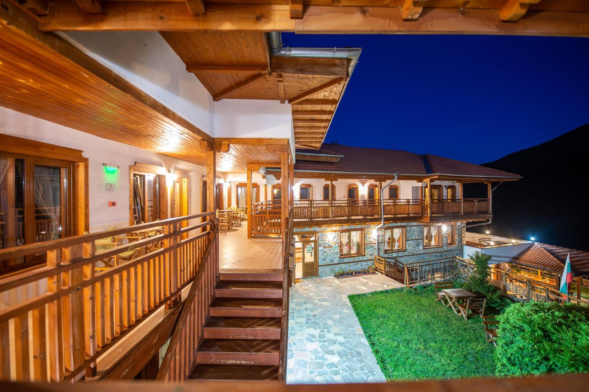 Hotel Mursal Ягодина Экстерьер фото