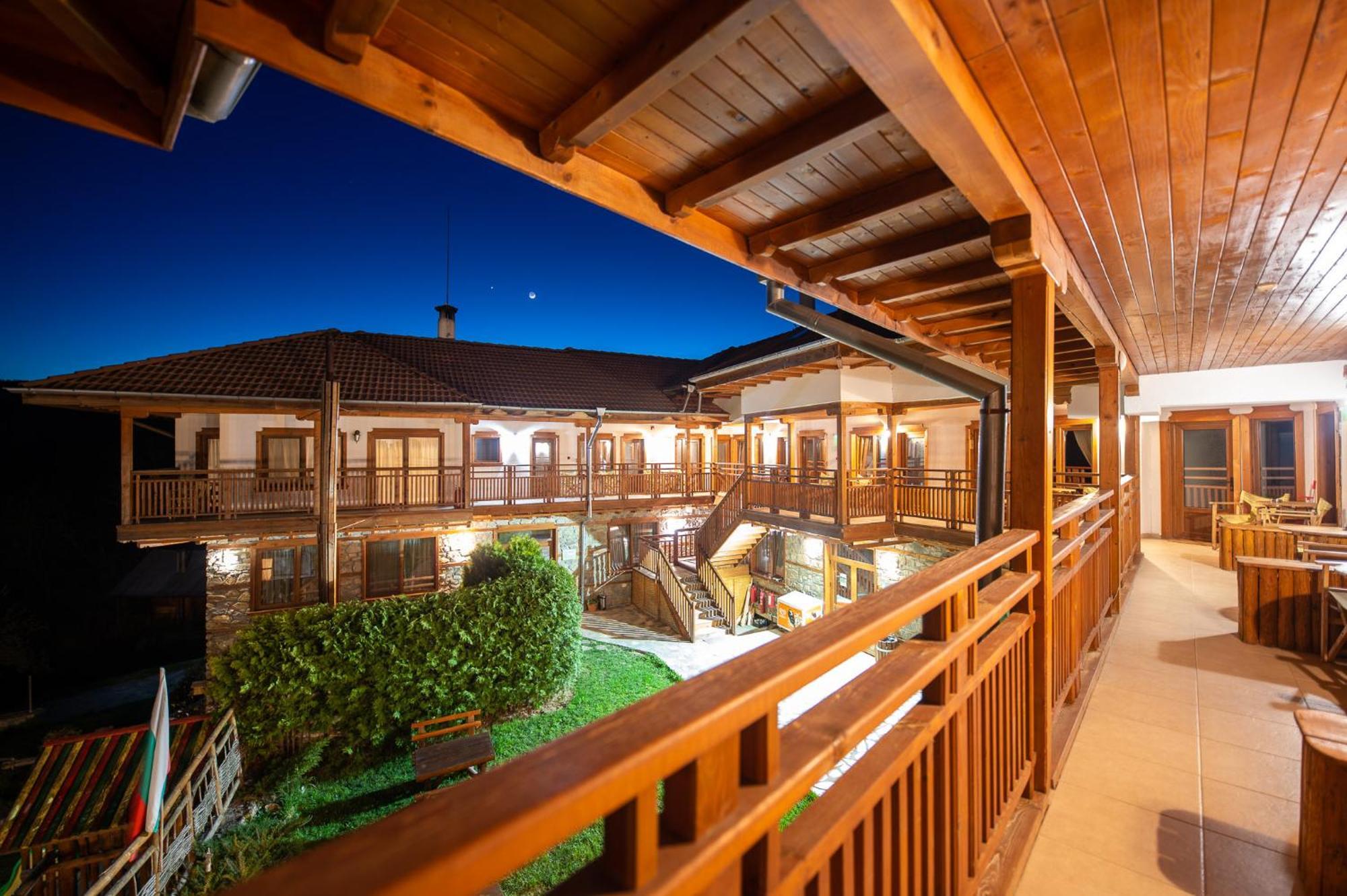 Hotel Mursal Ягодина Экстерьер фото
