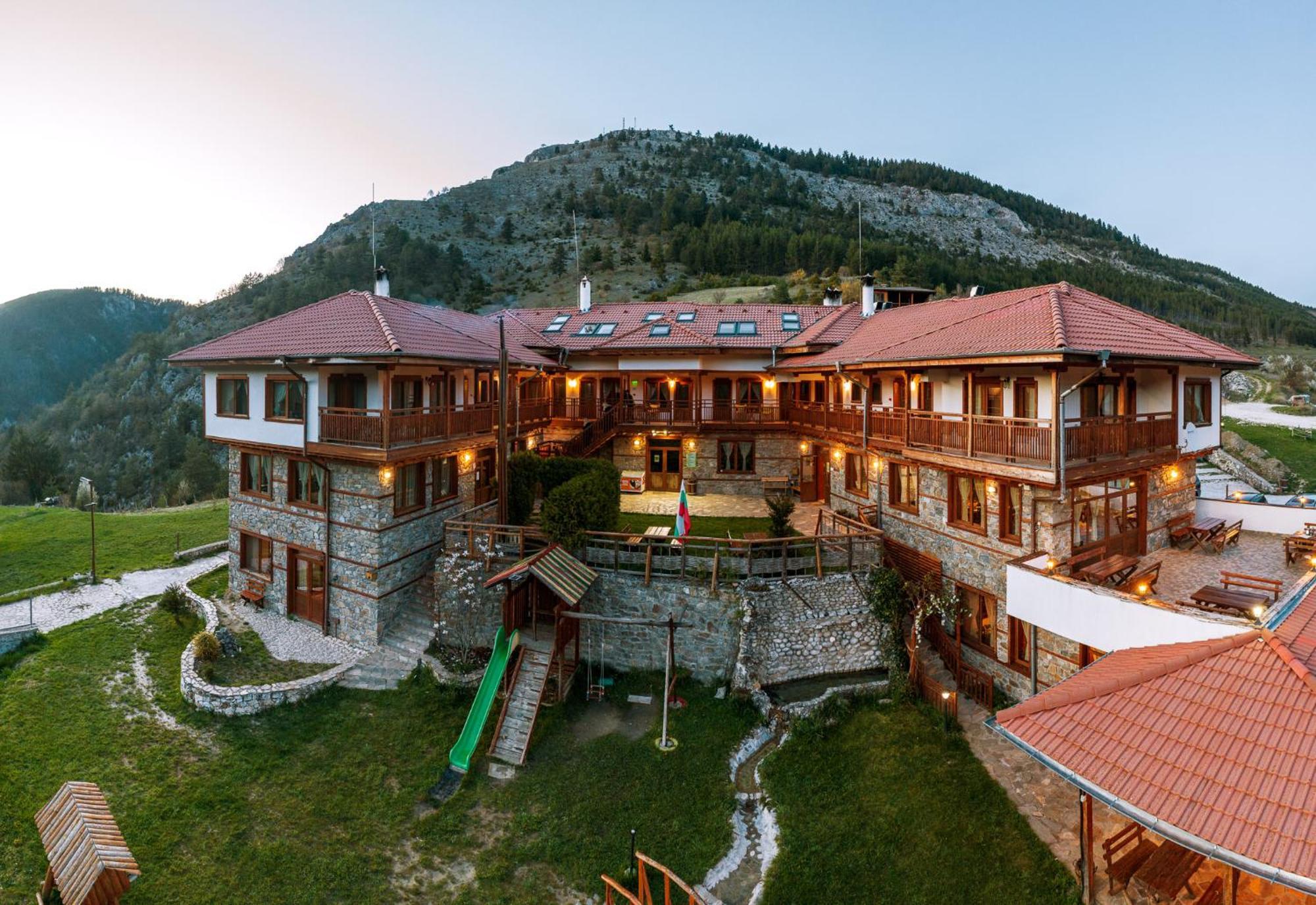 Hotel Mursal Ягодина Экстерьер фото